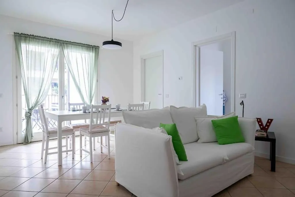 Luminoso Trilocale Affori Centro Apartment Milan 0*,  Italy
