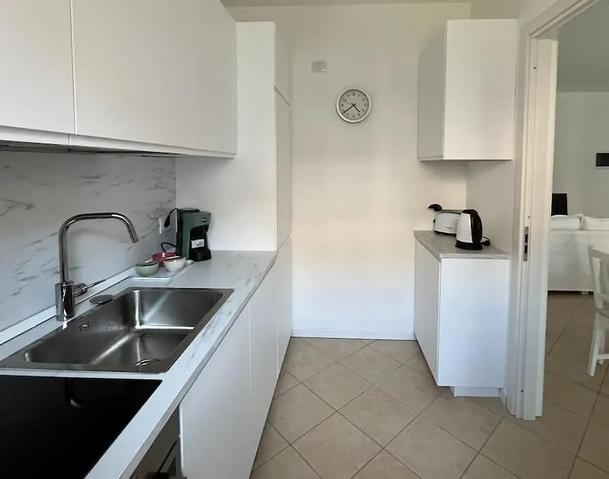 Luminoso Trilocale Affori Centro Apartment Milan Italy